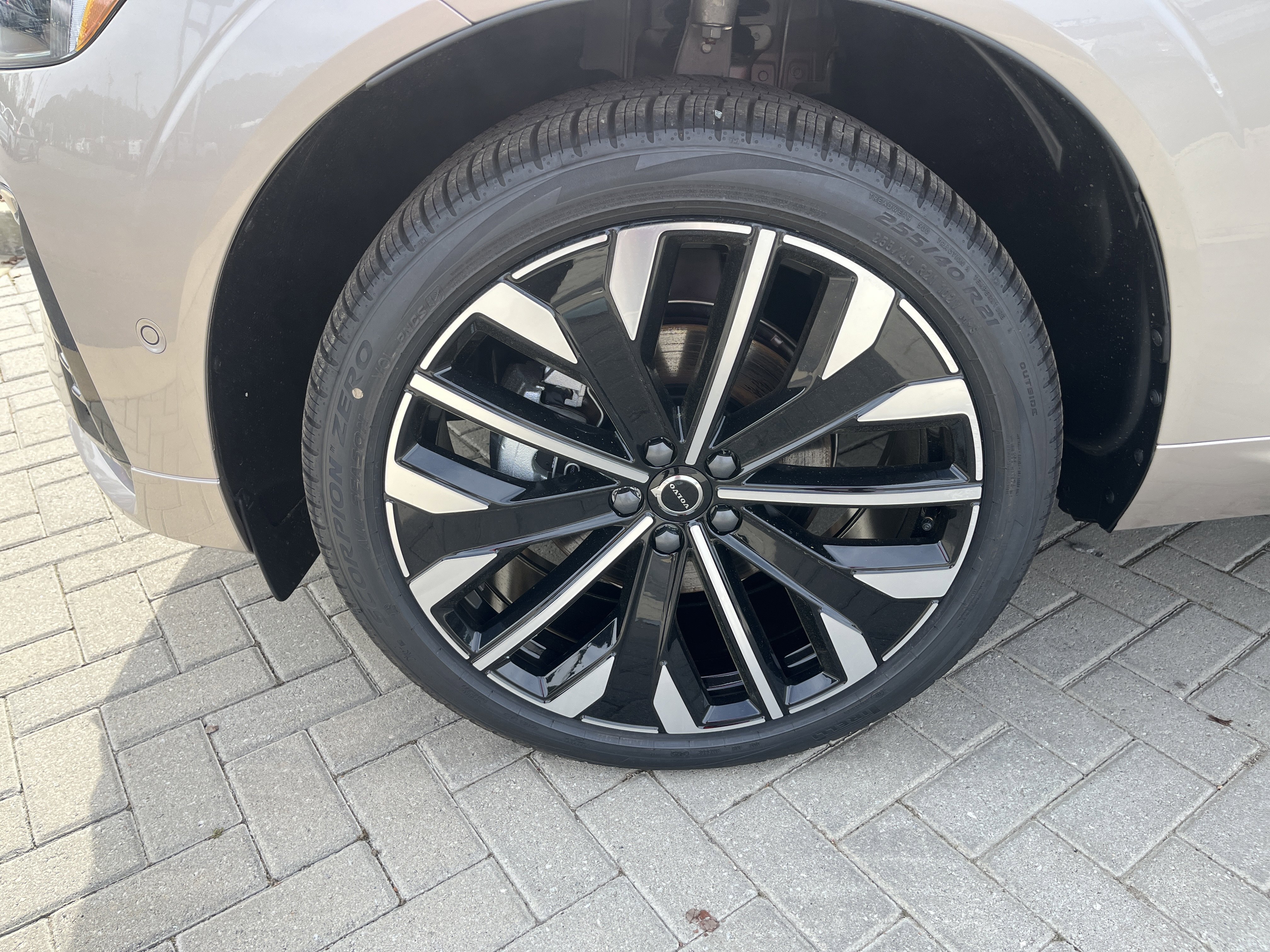 New 2026 Volvo XC60 B5 Ultra w/ Protection Package Premier image 26