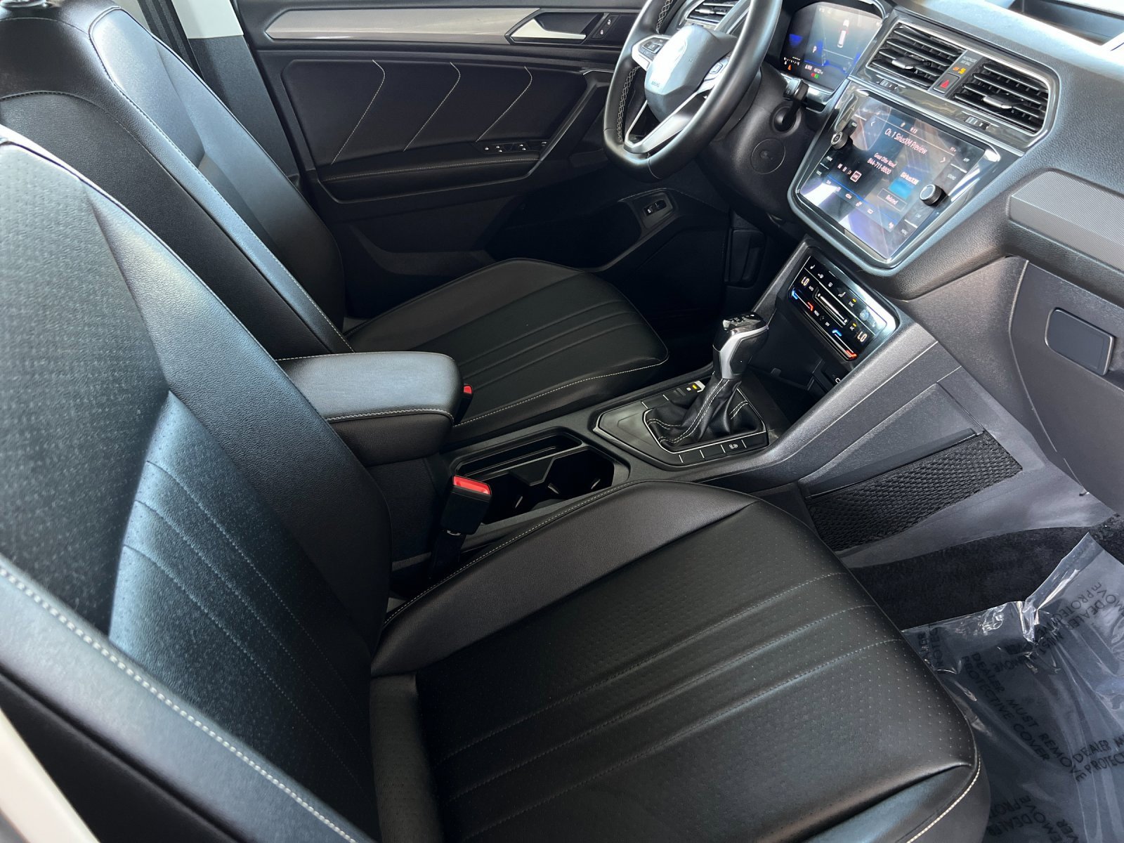 Used 2022 Volkswagen Tiguan SE image 16