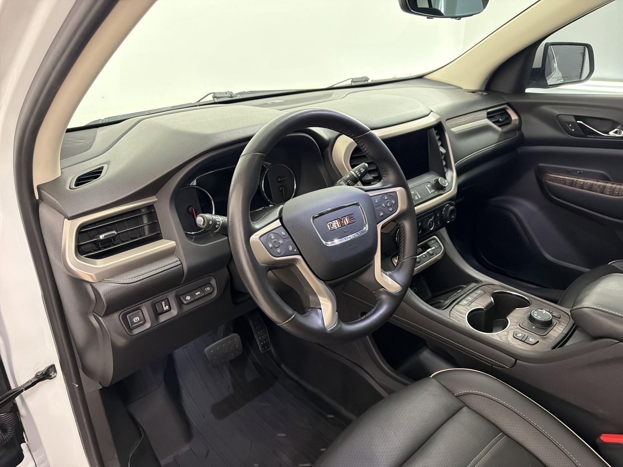 Used 2020 GMC Acadia Denali w/ Technology Package image 4