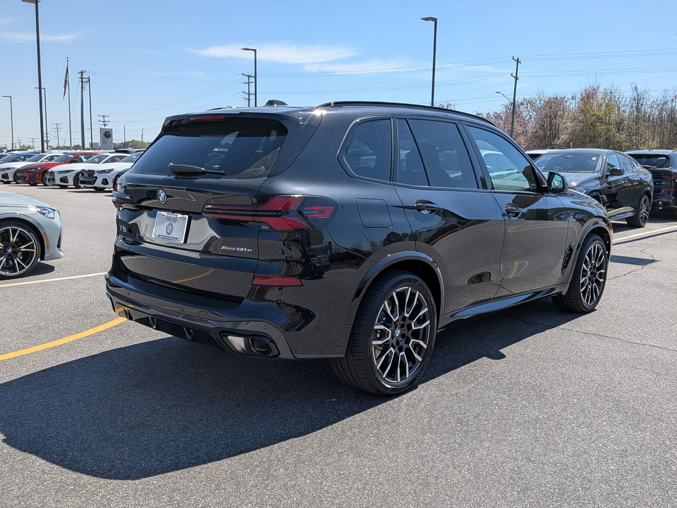 New 2026 BMW X5 xDrive50e w/ M Sport Package AWD/4WD image 3