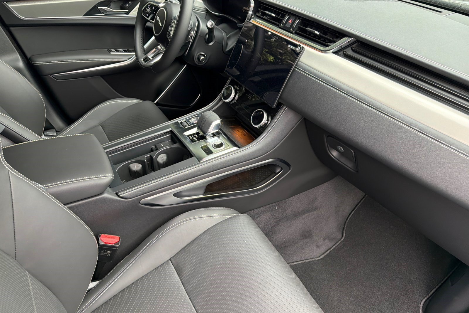 New 2026 Jaguar F-PACE R-Dynamic S AWD/4WD image 29