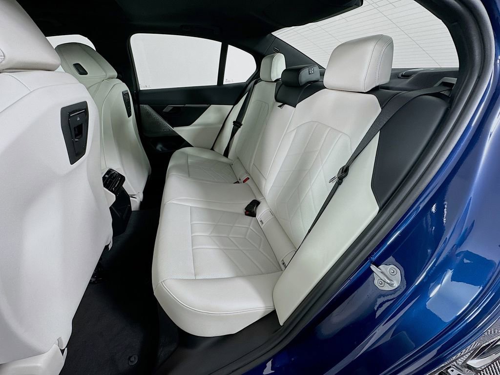 Used 2026 BMW i5 eDrive40 image 25