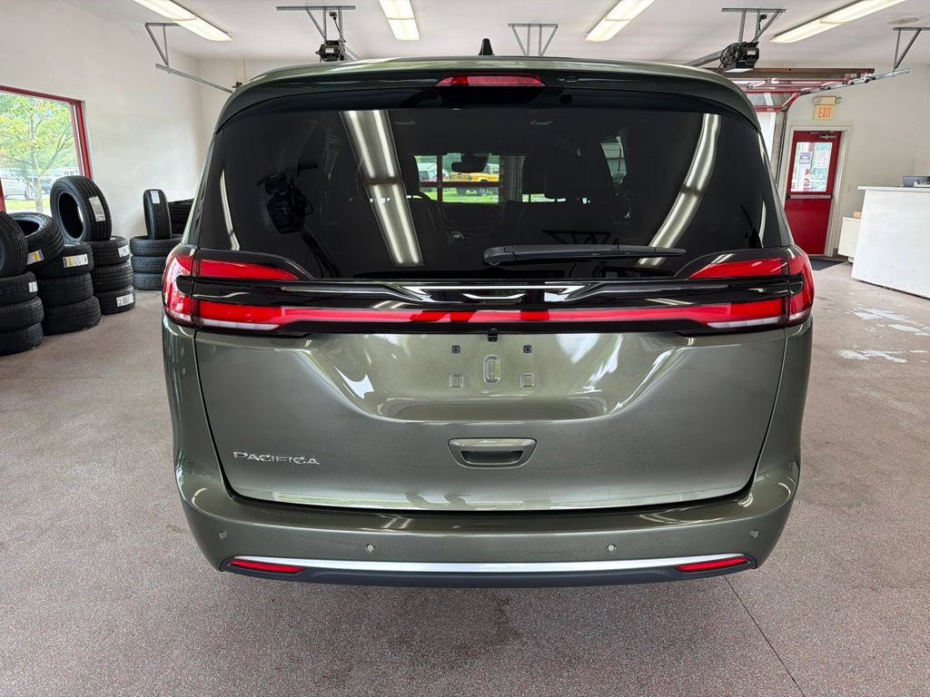 New 2027 Chrysler Pacifica Select FWD image 22