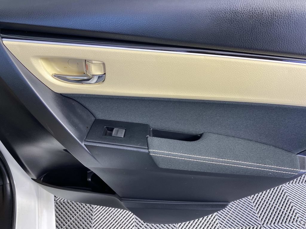 Used 2018 Toyota Corolla LE FWD image 24