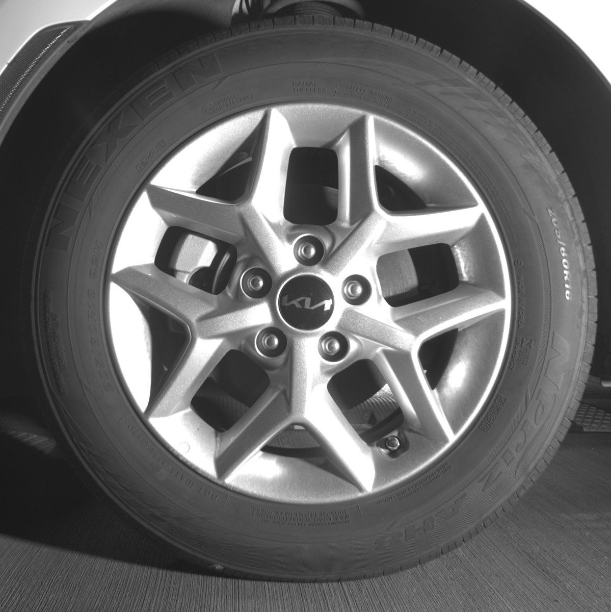 Used 2025 Kia Soul LX w/ LX Technology Package FWD image 12