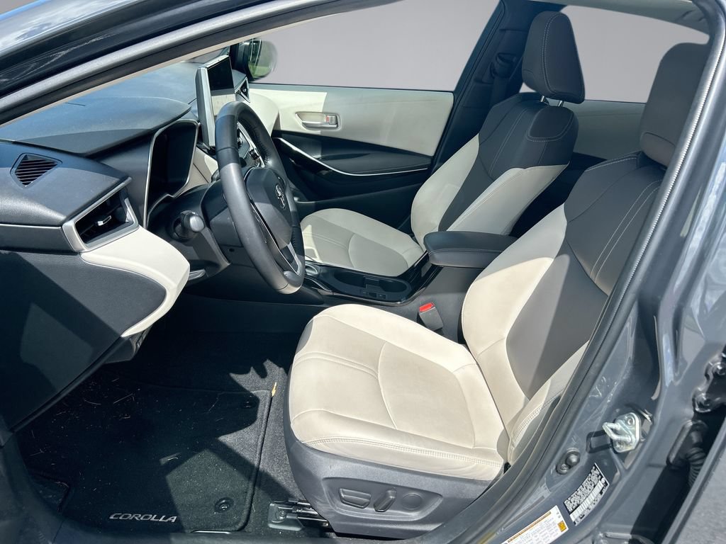 Used 2025 Toyota Corolla XLE FWD image 11