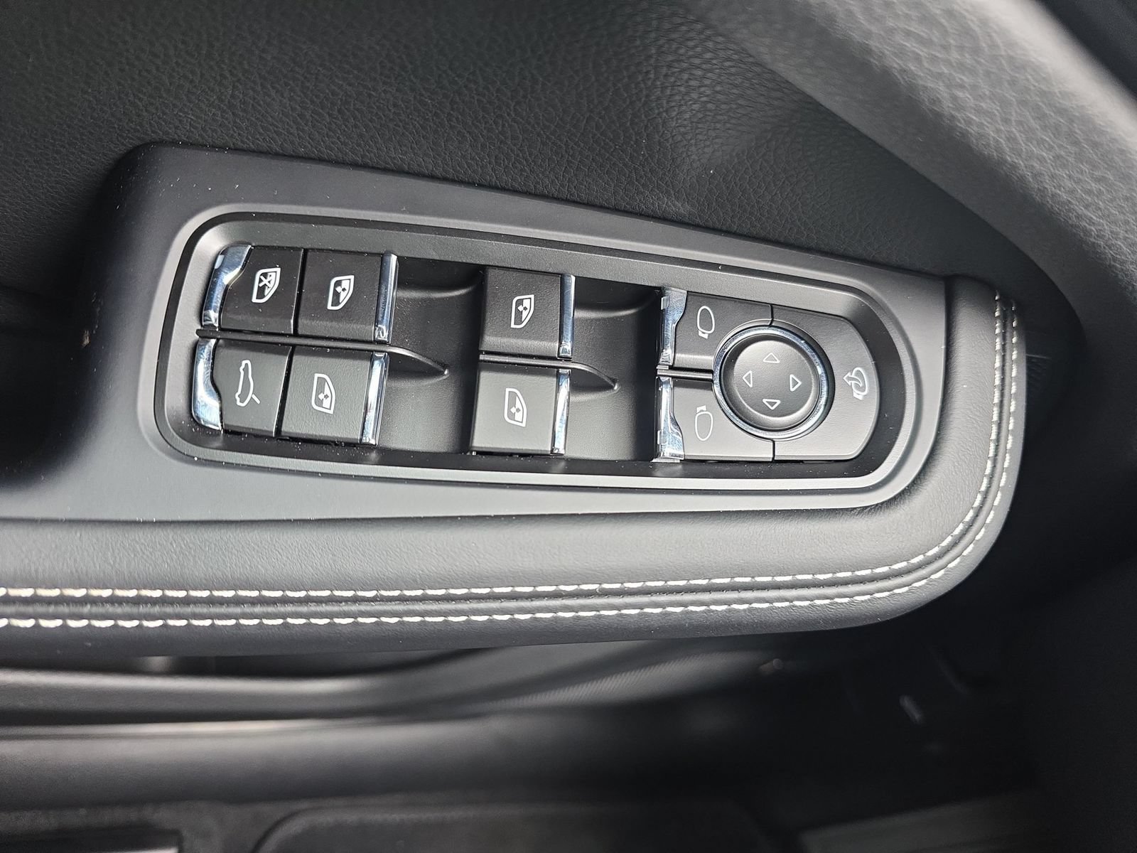 Certified 2026 Porsche Macan GTS AWD/4WD image 15