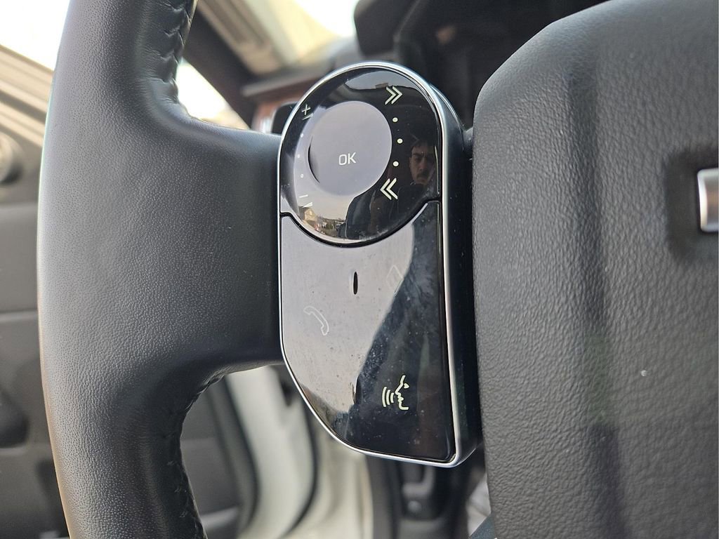 Used 2019 Land Rover Discovery HSE image 23