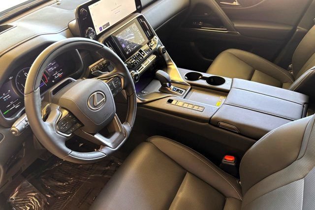Used 2026 Lexus LX 700h Luxury w/ Appearance Package AWD/4WD image 6