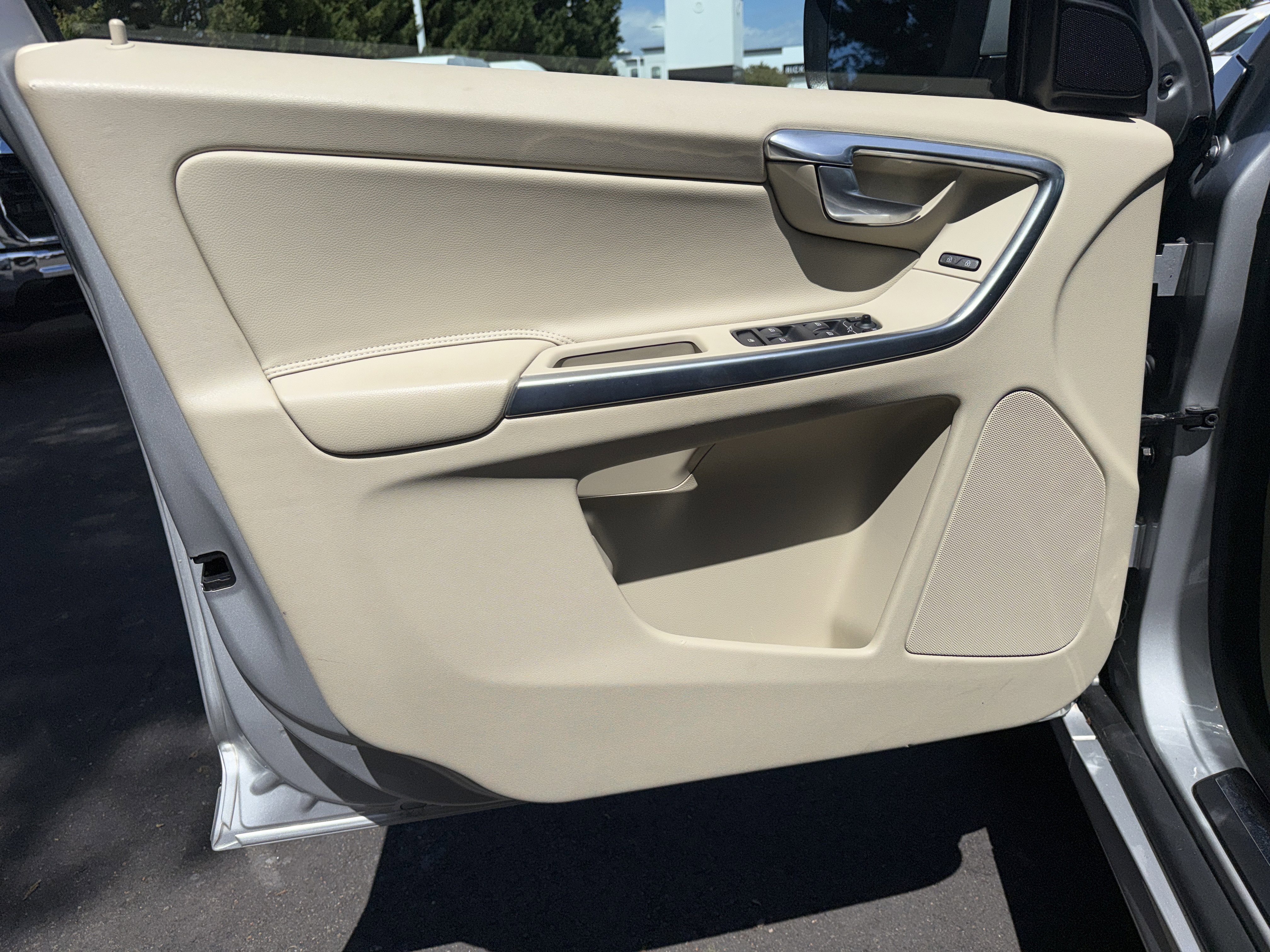 Used 2015 Volvo XC60 T6 Premier Plus image 14