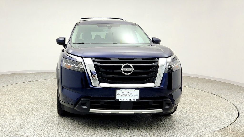 Used 2024 Nissan Pathfinder SL AWD/4WD image 2