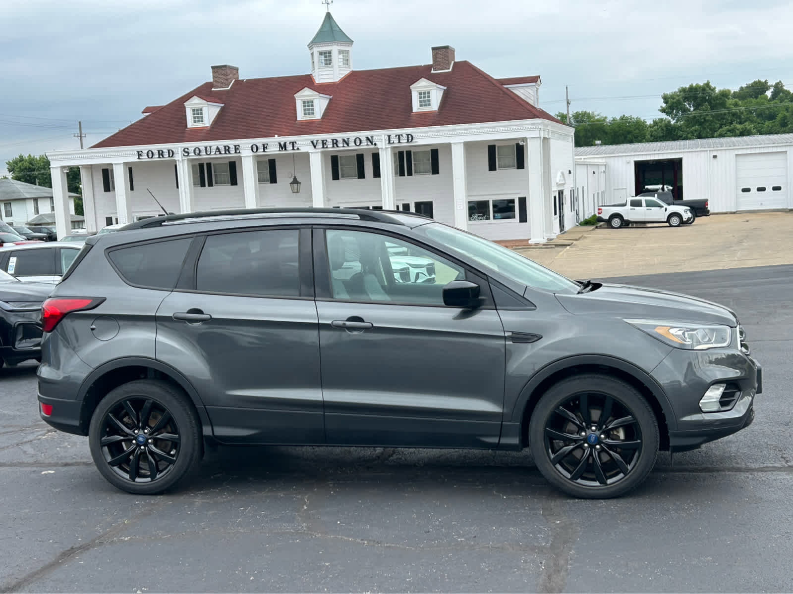 Used 2019 Ford Escape SE FWD image 4