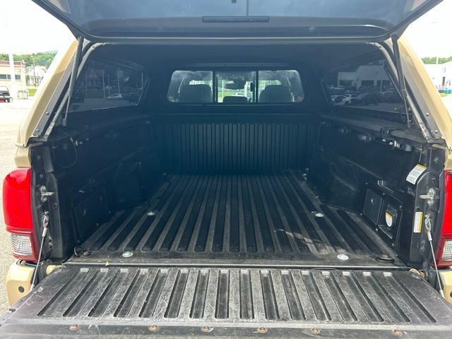 Used 2018 Toyota Tacoma TRD Off-Road w/ Technology Package AWD/4WD image 42