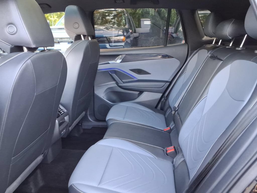 Used 2025 Volkswagen Tiguan SE R-Line AWD/4WD image 19