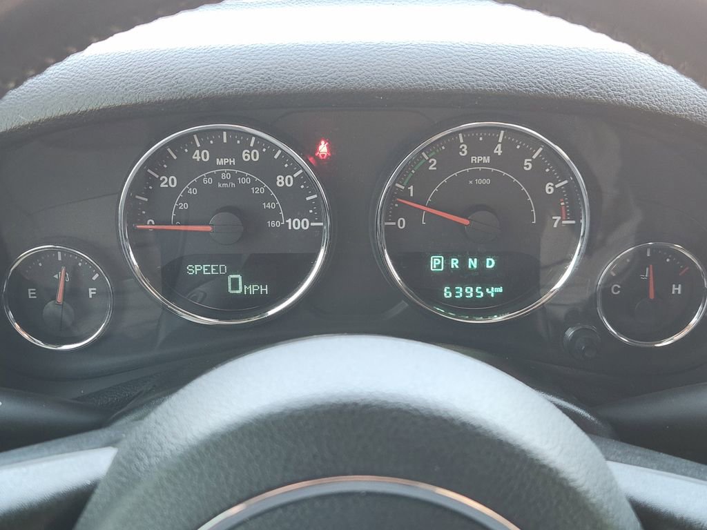 Used 2016 Jeep Wrangler Unlimited Sahara w/ Connectivity Group image 16