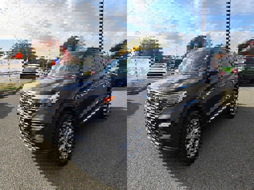 Used 2023 Ford Explorer XLT w/ Equipment Group 202A image 1