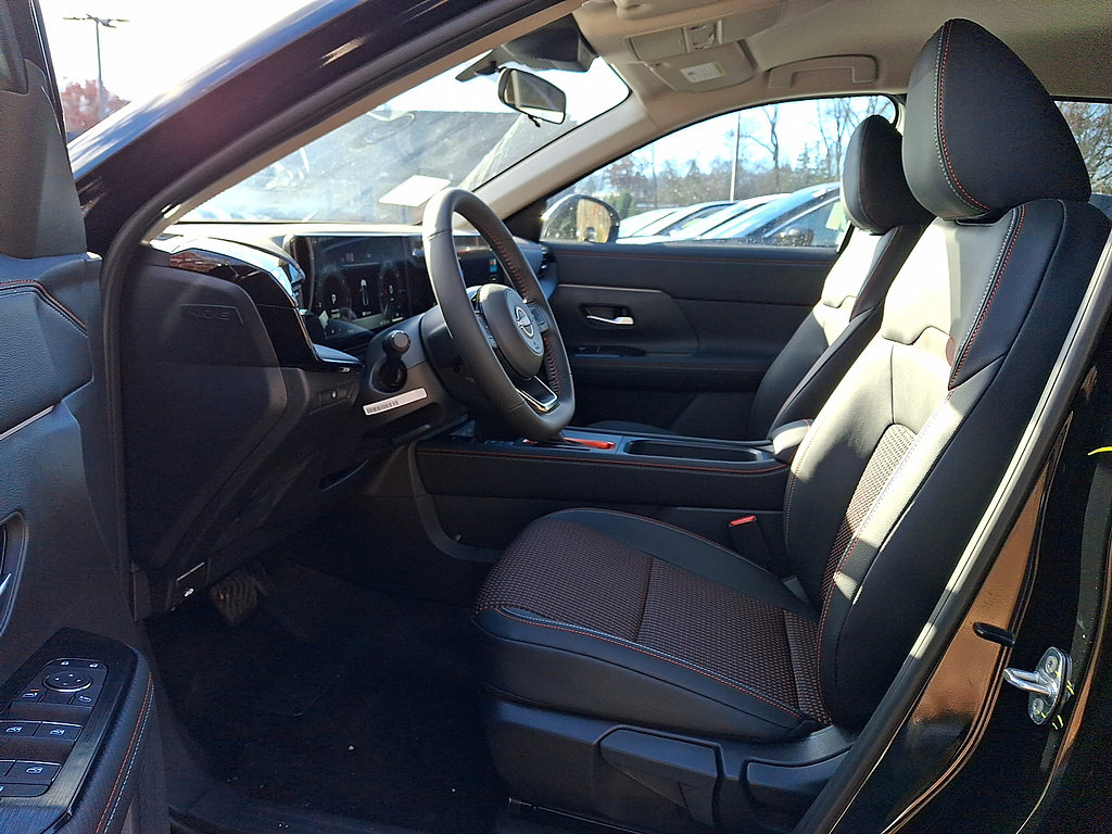 New 2026 Nissan Kicks SR w/ Cold Weather Package AWD/4WD image 6