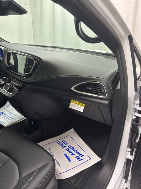 New 2026 Chrysler Pacifica Select w/ S Appearance Package image 29