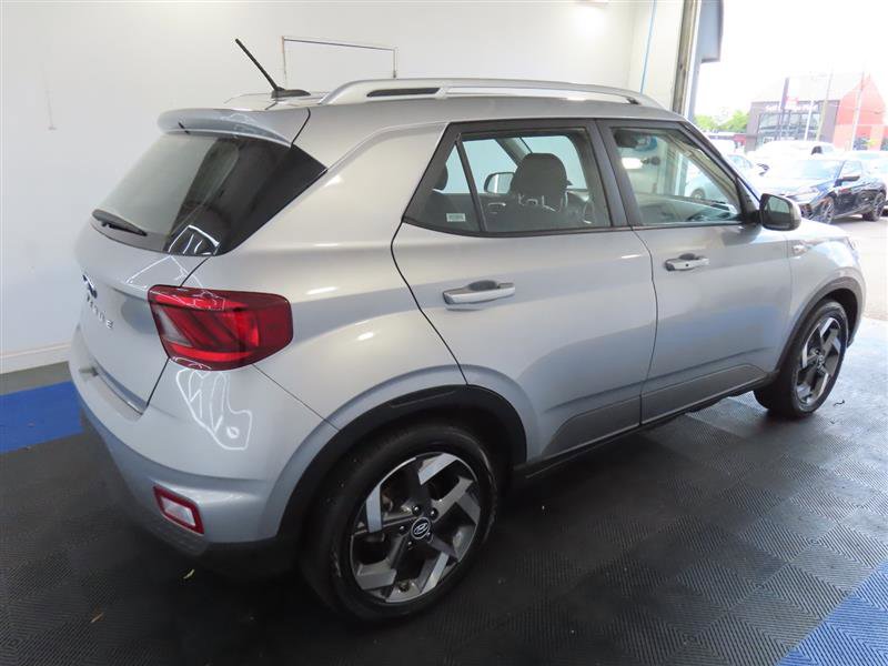 Used 2025 Hyundai Venue SEL FWD image 13