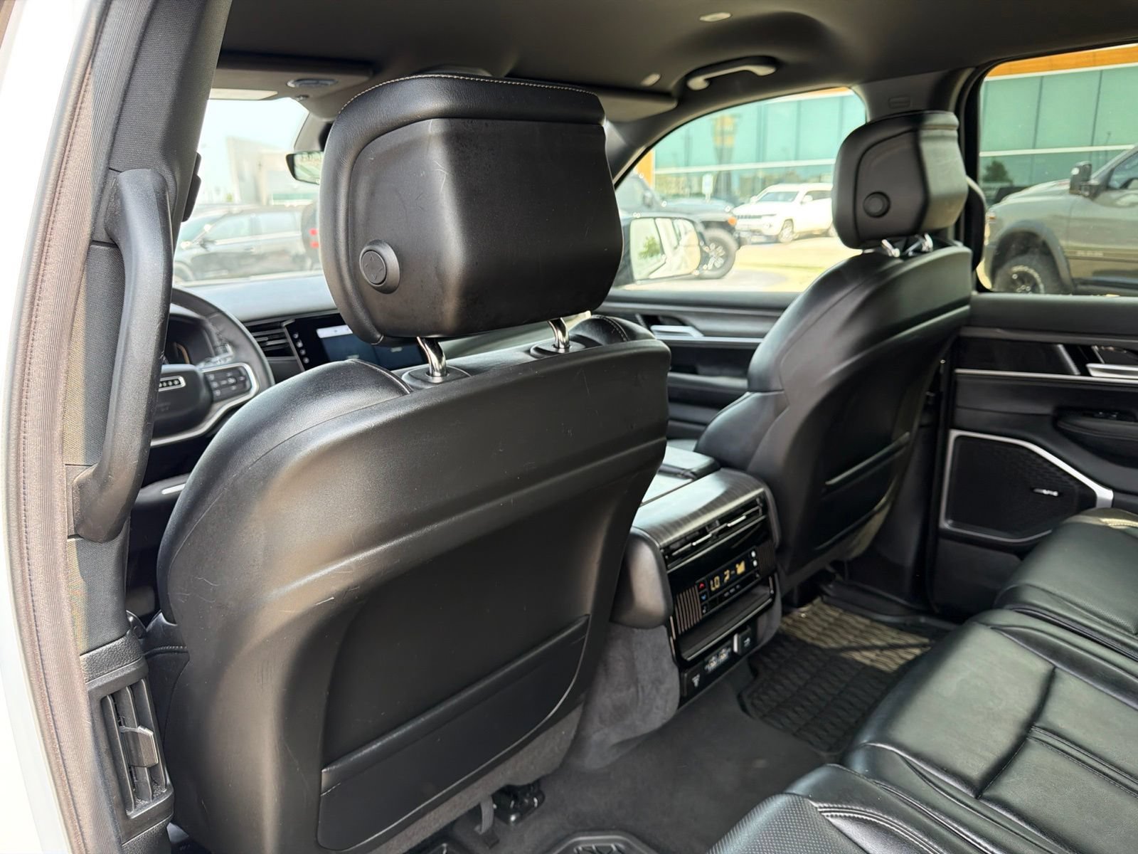 Used 2024 Jeep Wagoneer Series II w/ Flexible Seating Group RWD image 16