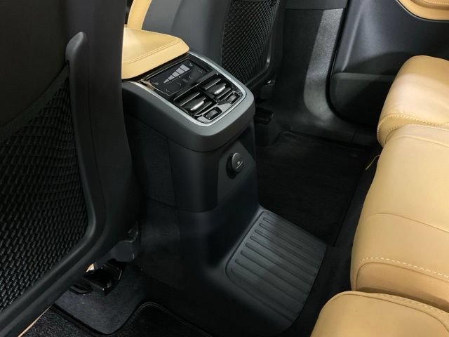Used 2024 Volvo XC90 T8 Ultimate w/ Protection Package Premier AWD/4WD image 18