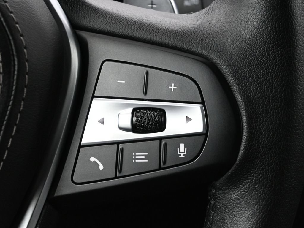Used 2024 BMW X5 xDrive40i w/ Premium Package AWD/4WD image 9