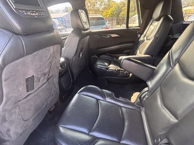 Used 2018 Cadillac Escalade Platinum RWD image 35