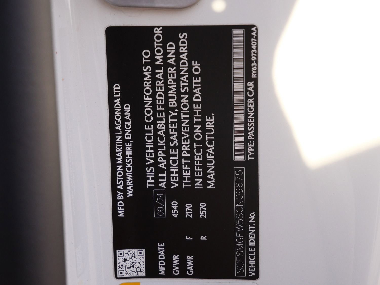 Used 2025 Aston Martin V8 Vantage Coupe image 23