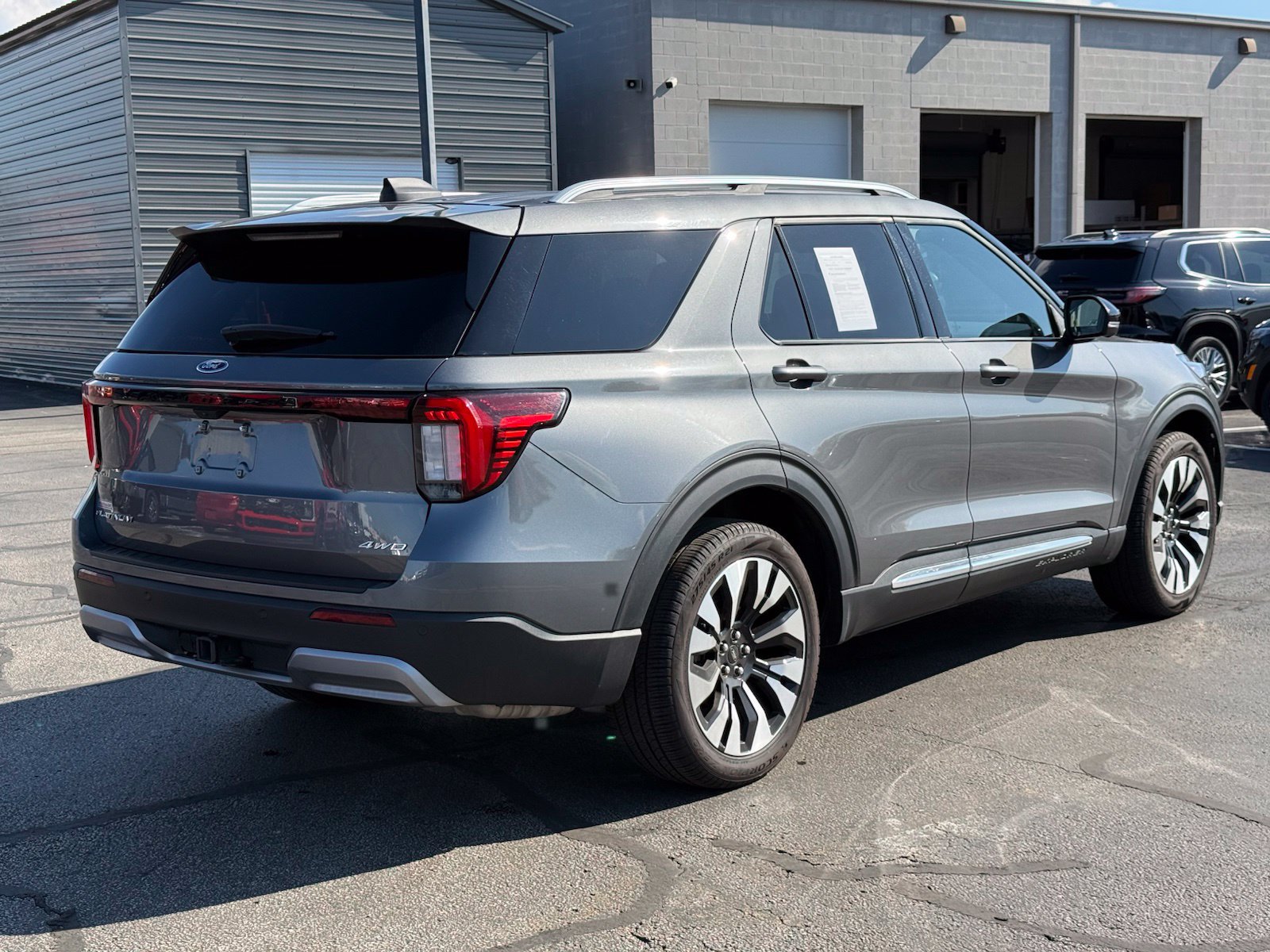 Used 2025 Ford Explorer Platinum w/ LUX Leather Package AWD/4WD image 4