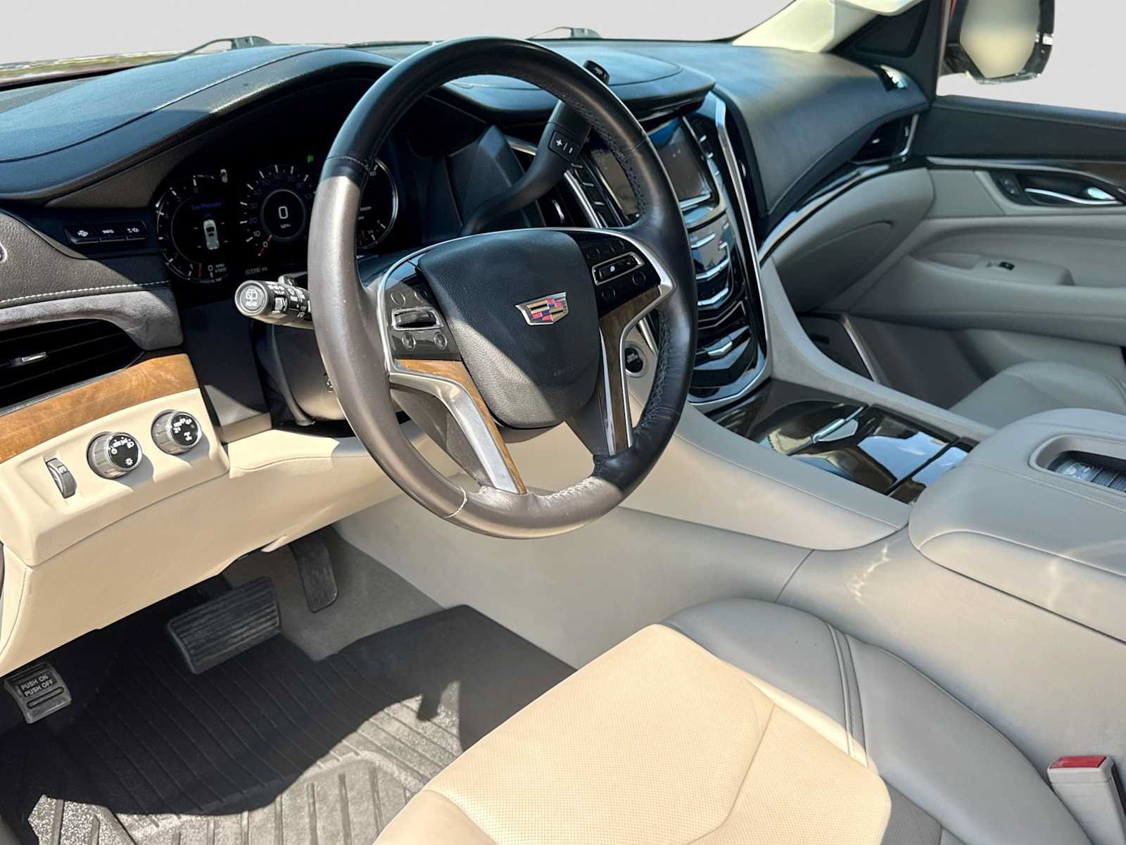 Used 2019 Cadillac Escalade Luxury w/ LPO, Radiant Package AWD/4WD video 2