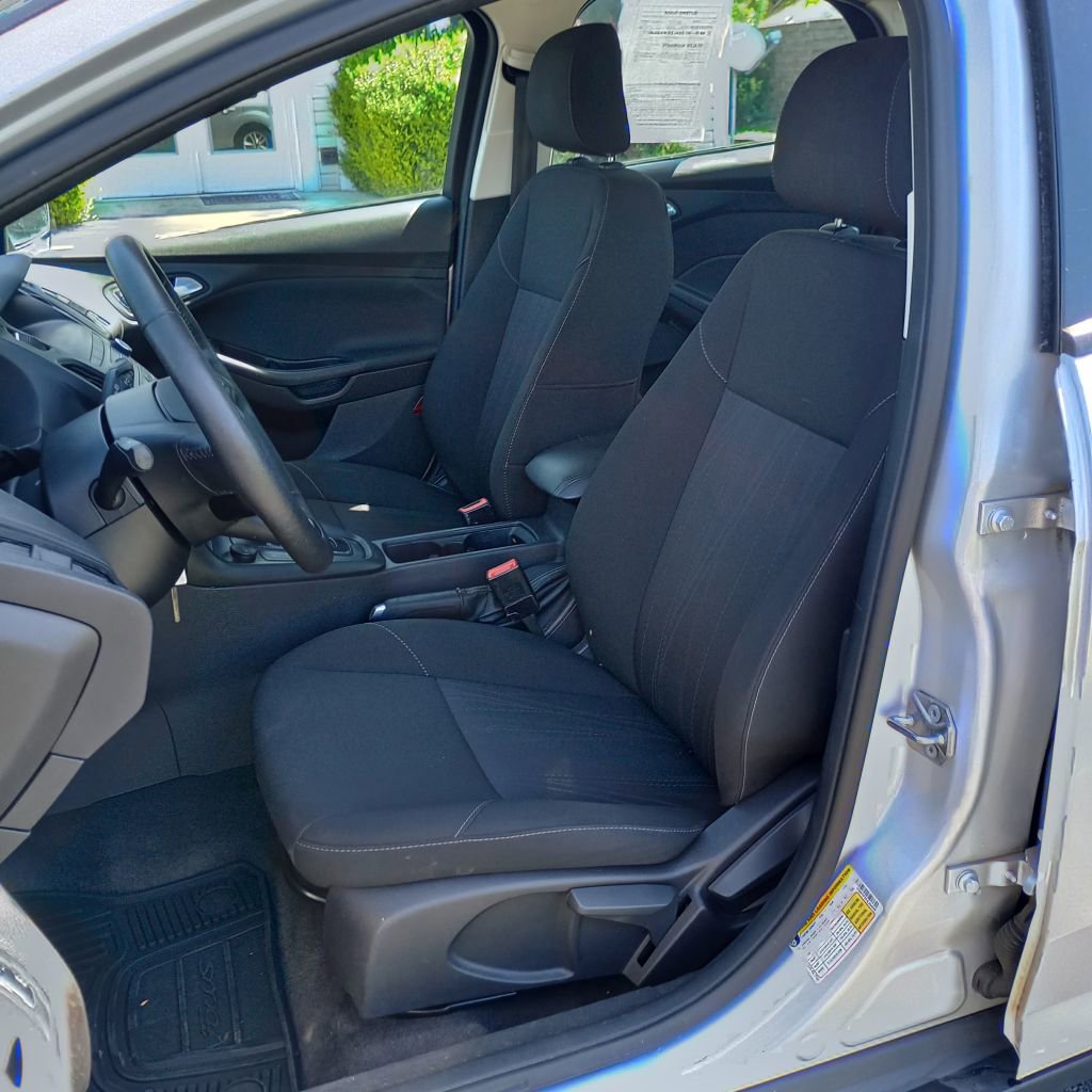 Used 2018 Ford Focus SE w/ Cold Weather Package FWD image 16