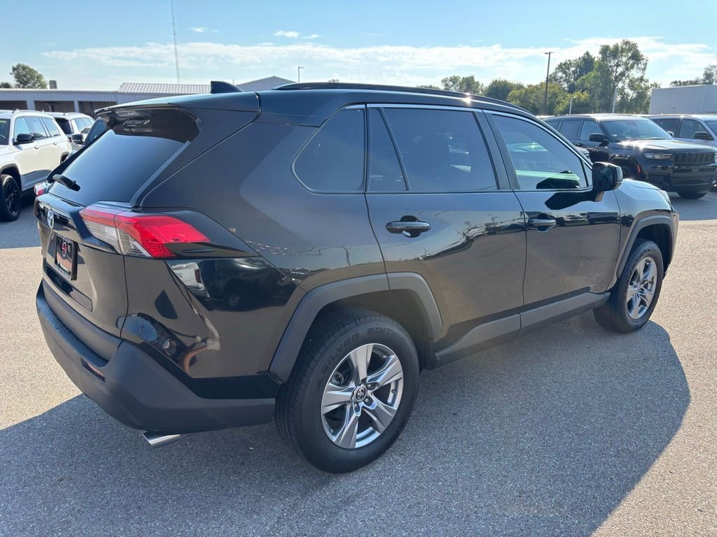 Used 2022 Toyota RAV4 LE image 4