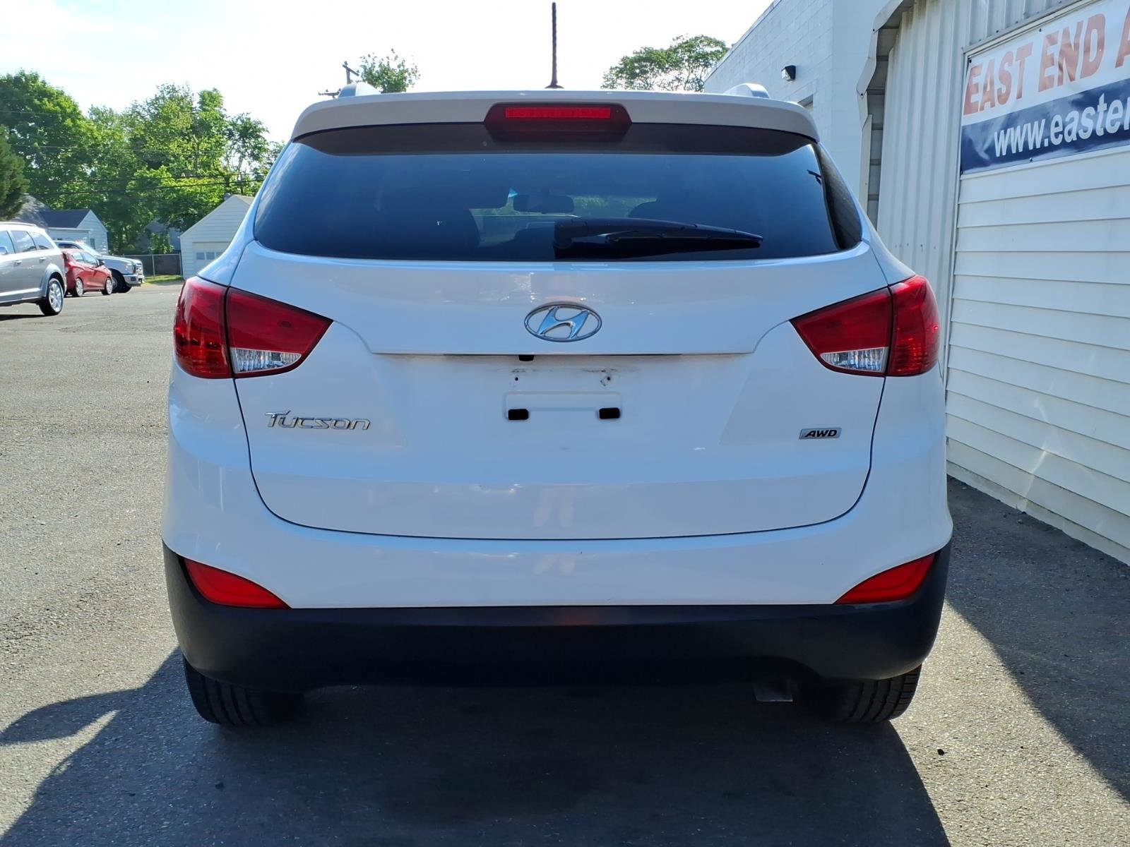 Used 2015 Hyundai Tucson SE AWD/4WD image 4