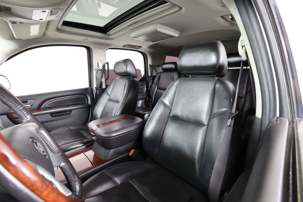 Used 2010 Cadillac Escalade Luxury AWD/4WD image 11