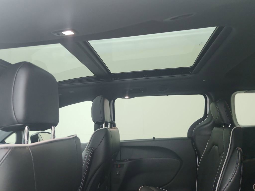 New 2026 Chrysler Pacifica Limited AWD/4WD image 31