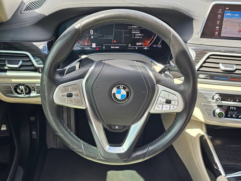 Used 2020 BMW 740i w/ Premium Package RWD image 21