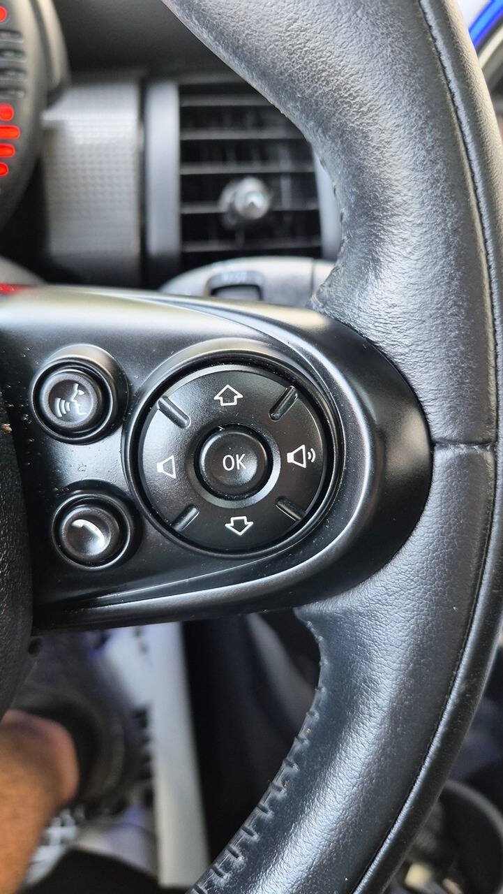 Used 2015 MINI Cooper 4-Door Hardtop FWD image 29