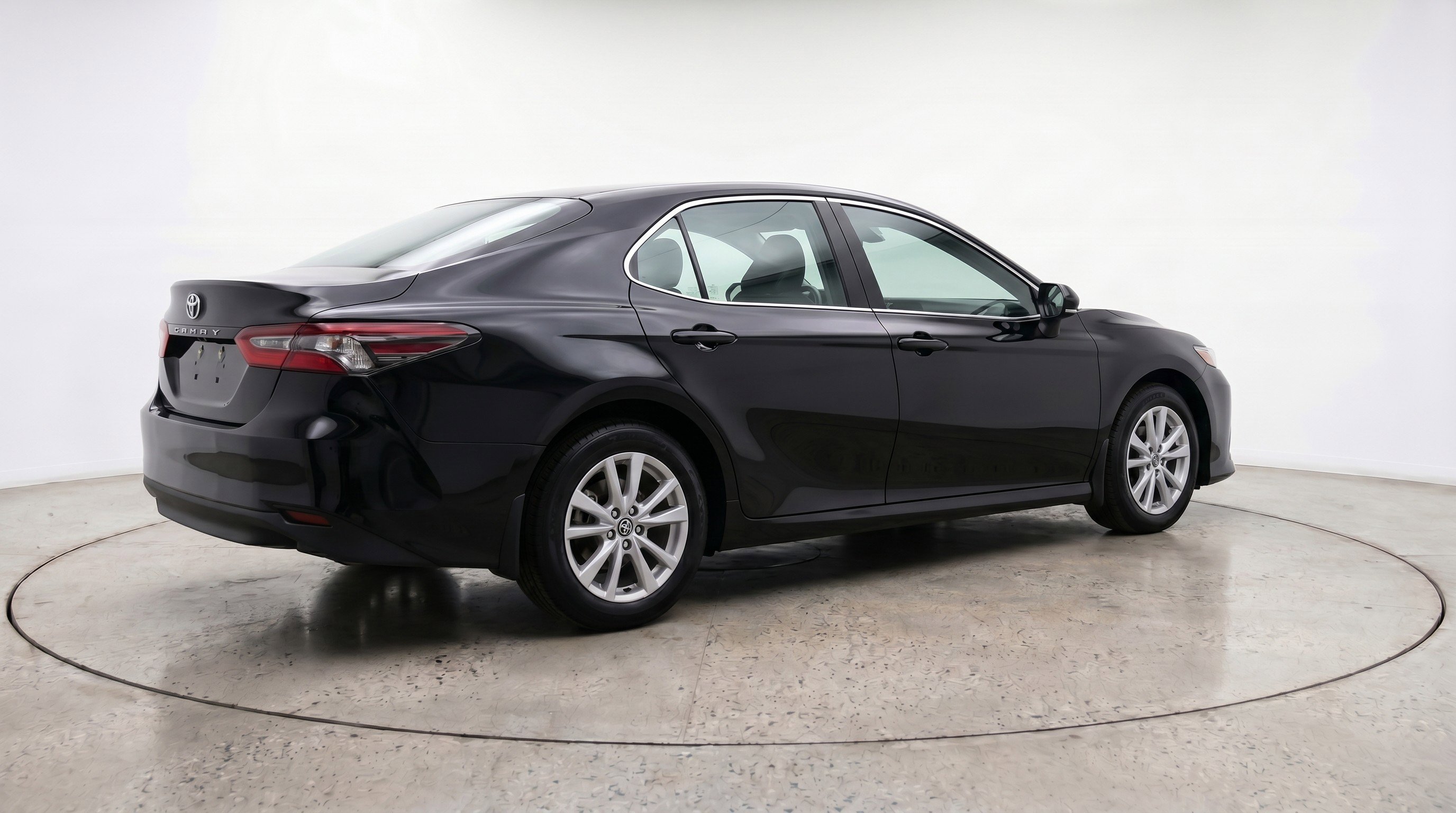 Used 2025 Toyota Camry LE FWD image 9