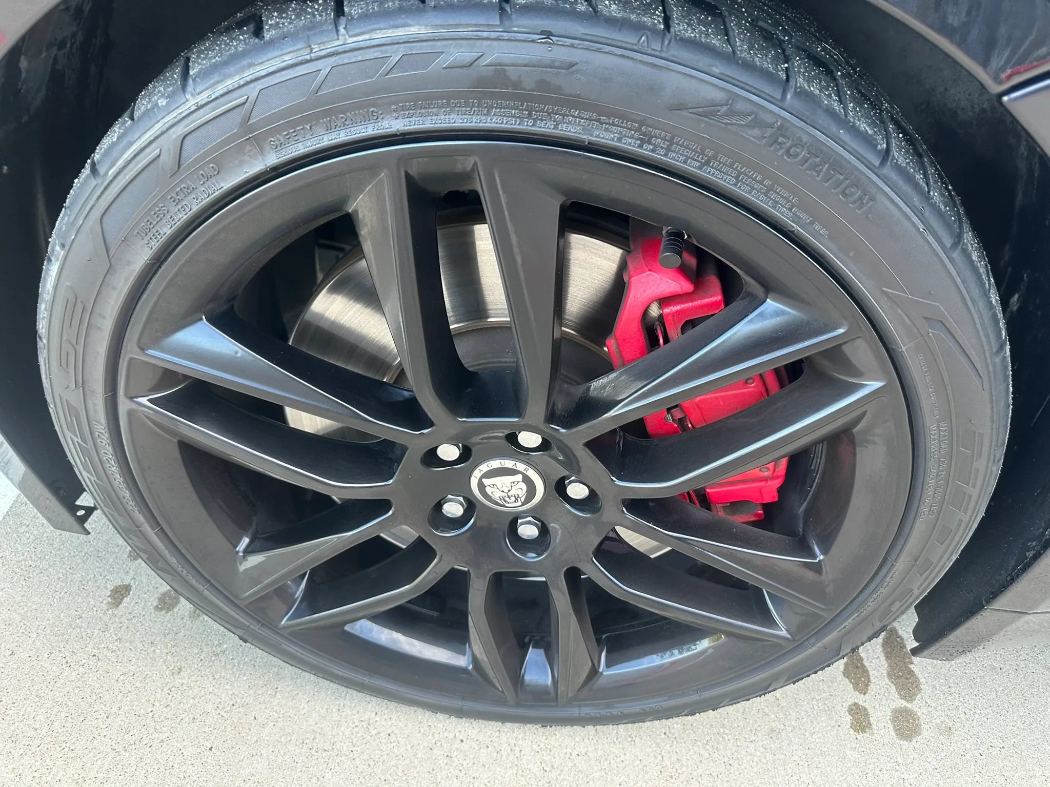 Used 2015 Jaguar F-TYPE R RWD image 3