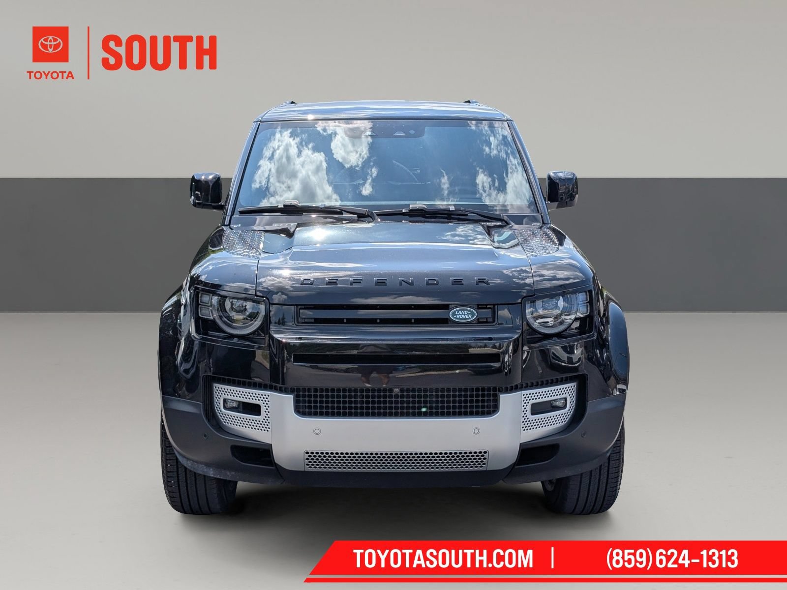 Used 2025 Land Rover Defender 110 S AWD/4WD image 3