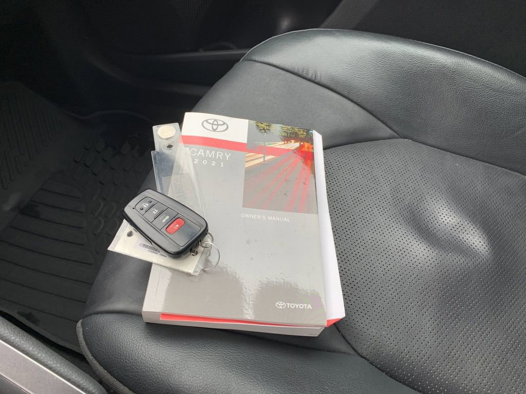 Used 2021 Toyota Camry XSE image 9