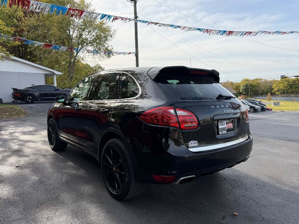 Used 2014 Porsche Cayenne Platinum Edition AWD/4WD image 4