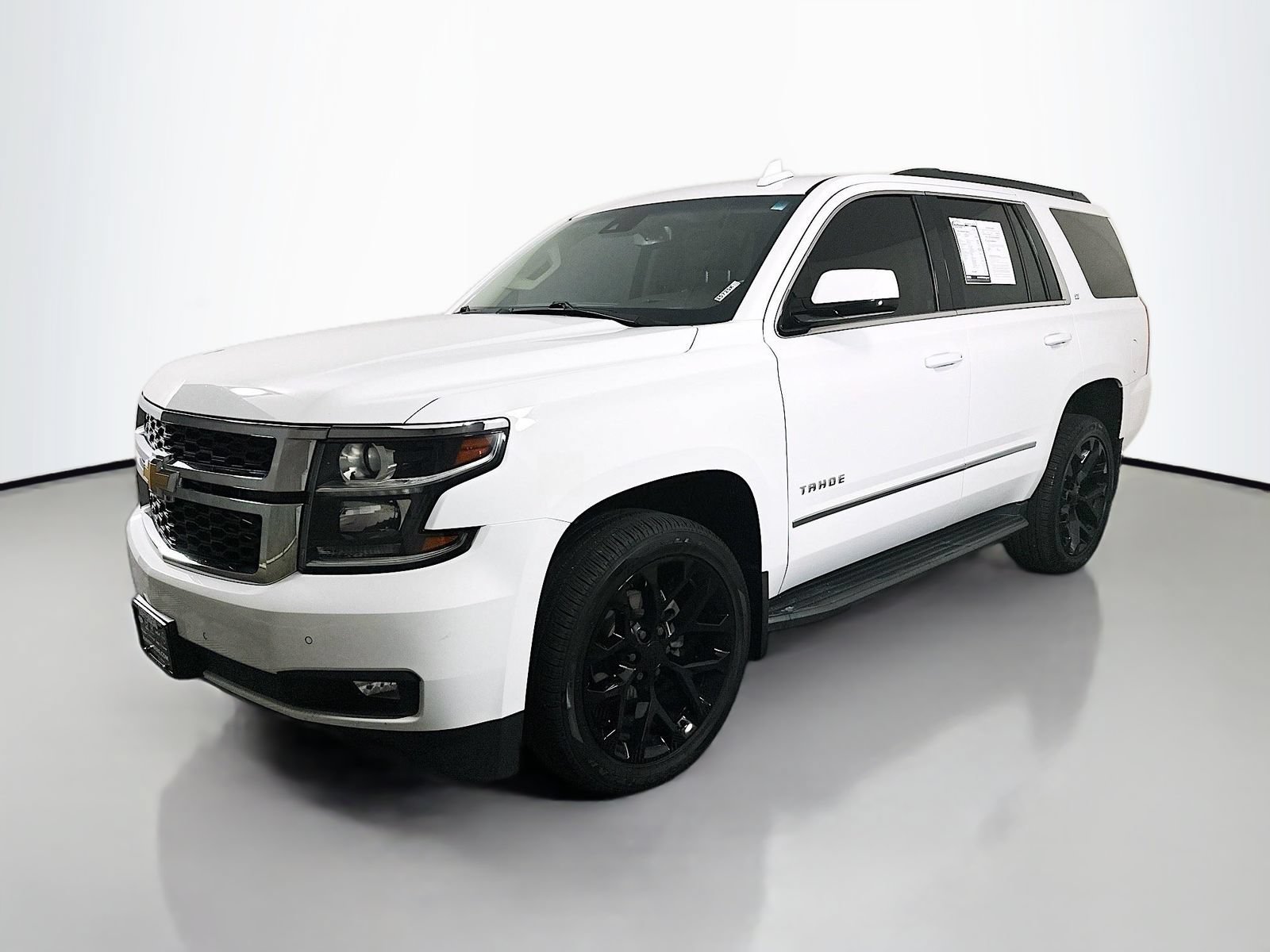 Used 2019 Chevrolet Tahoe LT w/ Luxury Package AWD/4WD image 3