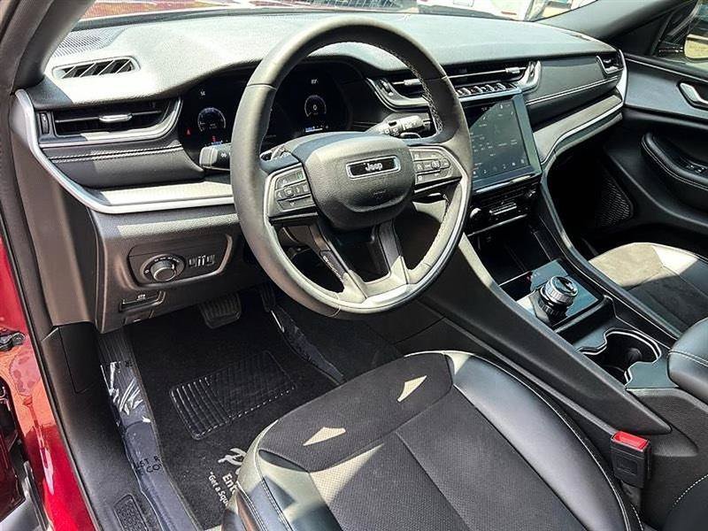 Used 2024 Jeep Grand Cherokee L Altitude AWD/4WD image 15