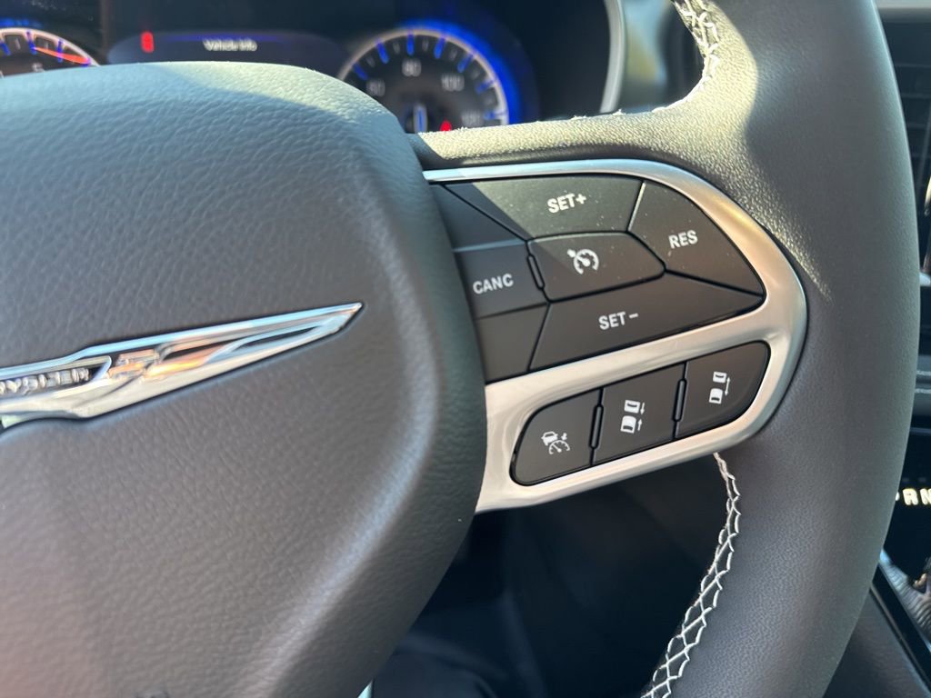 New 2026 Chrysler Pacifica Select image 12