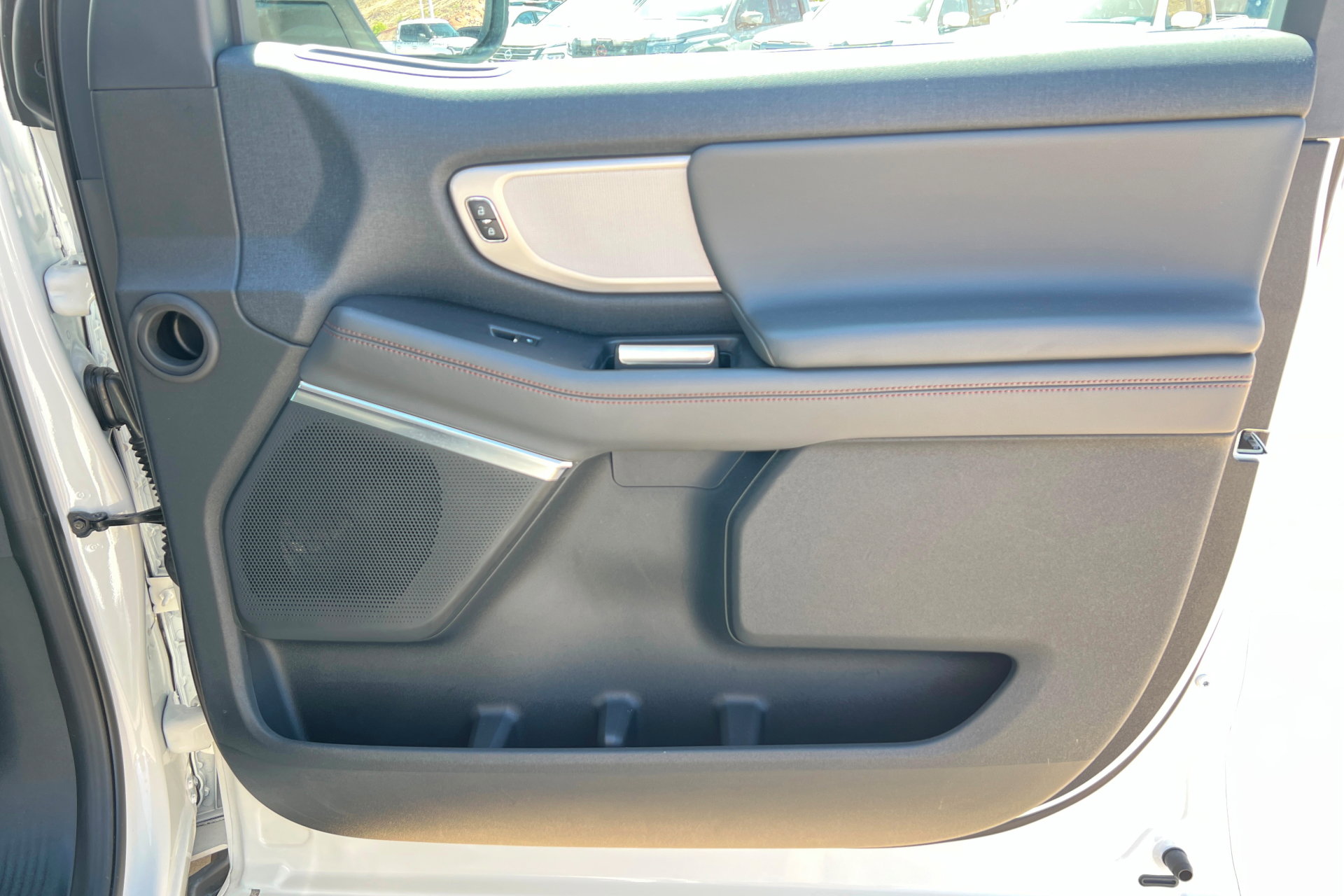 Used 2025 Ford Expedition Active AWD/4WD image 25