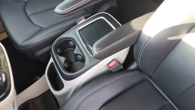 Certified 2024 Chrysler Pacifica Touring-L image 19