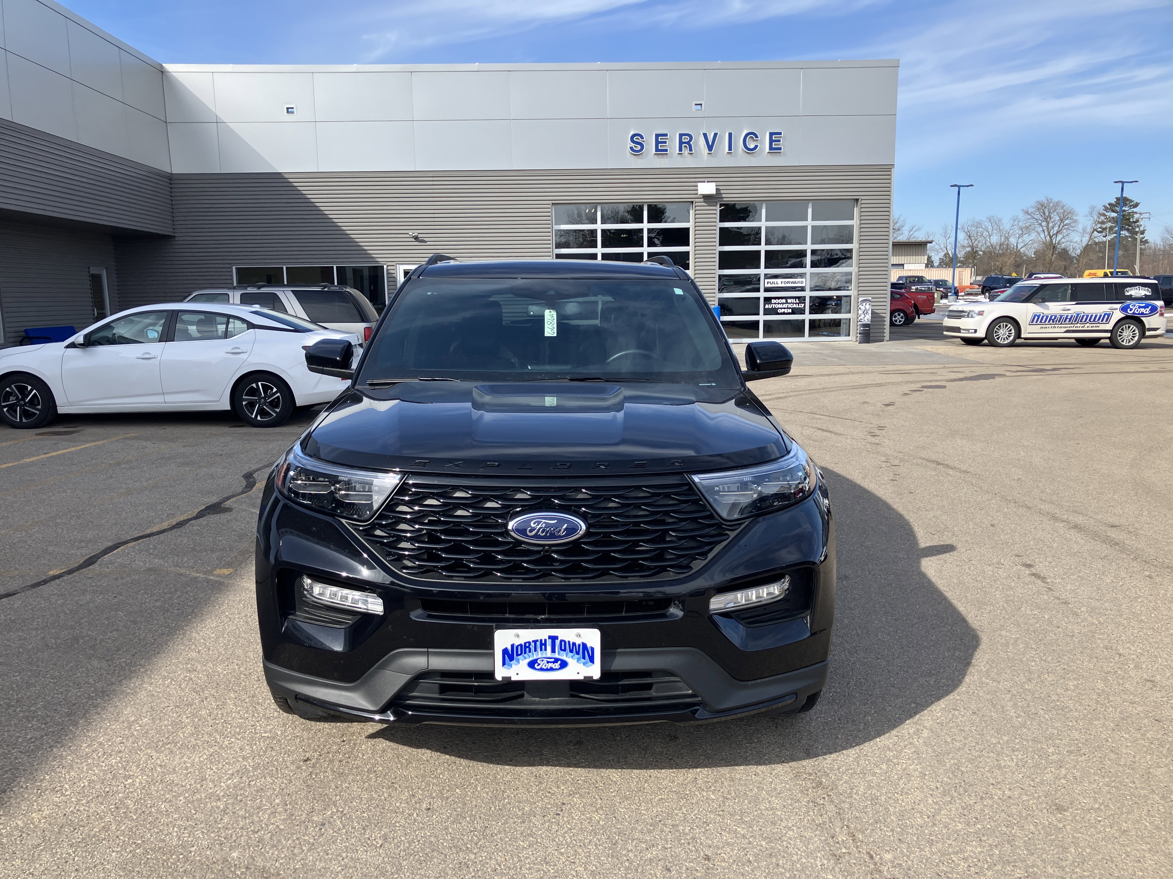 Used 2023 Ford Explorer ST-Line w/ Class IV Trailer Tow Package AWD/4WD image 3