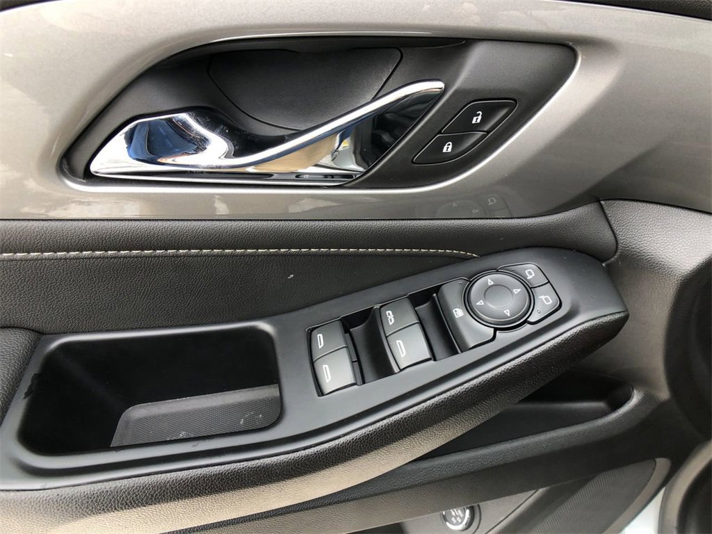 Used 2023 Chevrolet Traverse LT image 13