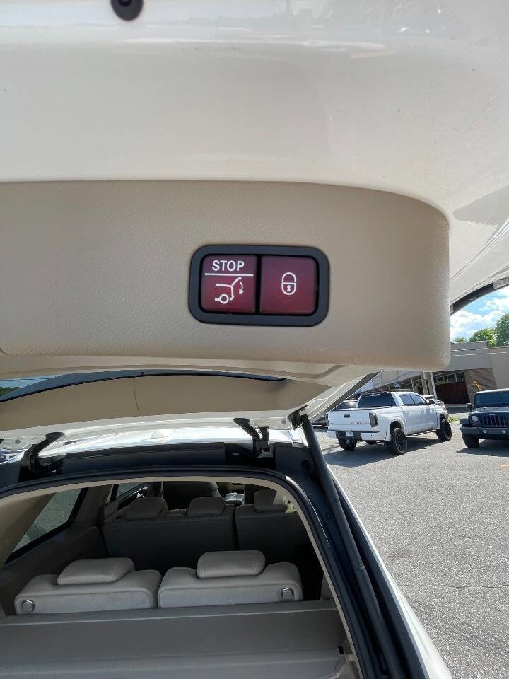 Used 2016 Mercedes-Benz GL 550 4MATIC image 18